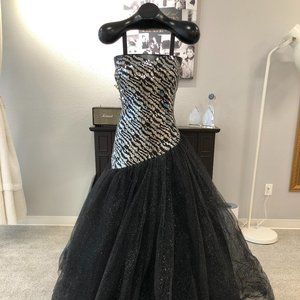 New Fancy Party Dress, Tulle skirt; Size 6